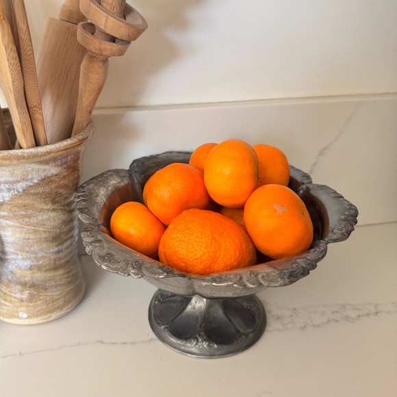 Beautiful antique silver plate floral kitchen bowl/fruit bowl - Picture 4 of 12